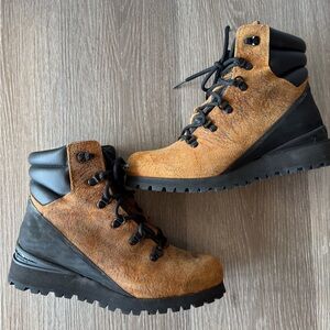 The North Face Women's Brown and Black Winter Boots